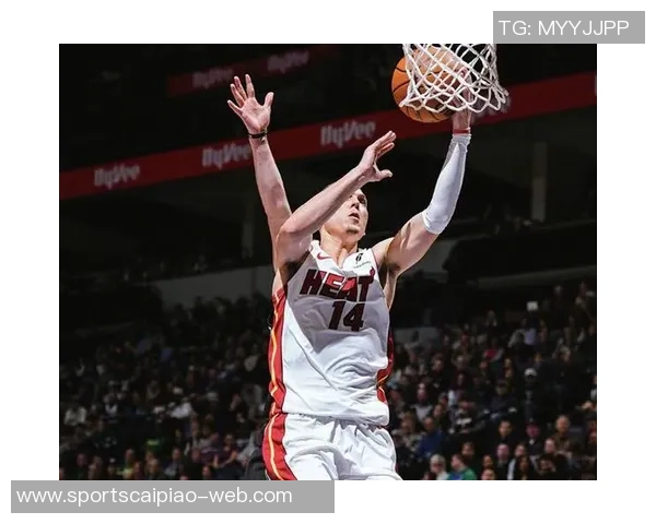 爱德华兹首节火力全开9投6中砍下14分2板3助与东契奇展开激烈对决 爱德华兹首节火力全开9投6中砍下14分2板3助与东契奇展开激烈对决